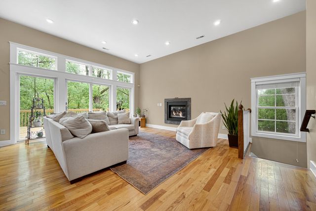 51 Lakeview Drive, Valparaiso, IN 46383