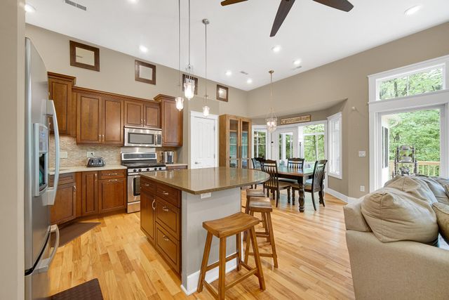 51 Lakeview Drive, Valparaiso, IN 46383