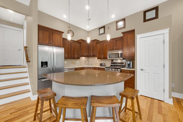 51 Lakeview Drive, Valparaiso, IN 46383