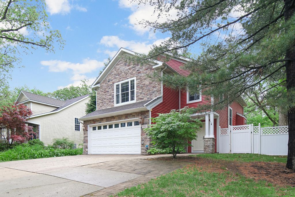 51 Lakeview Drive, Valparaiso, IN 46383
