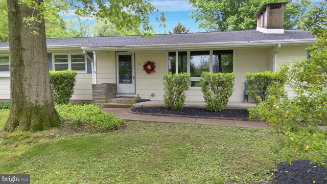19 VAUX LN, Phoenixville, PA 19460