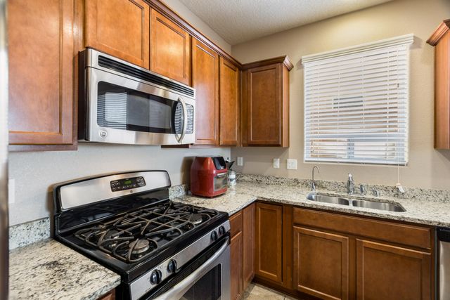 2810 Arce Lane SE, Rio Rancho, NM 87124