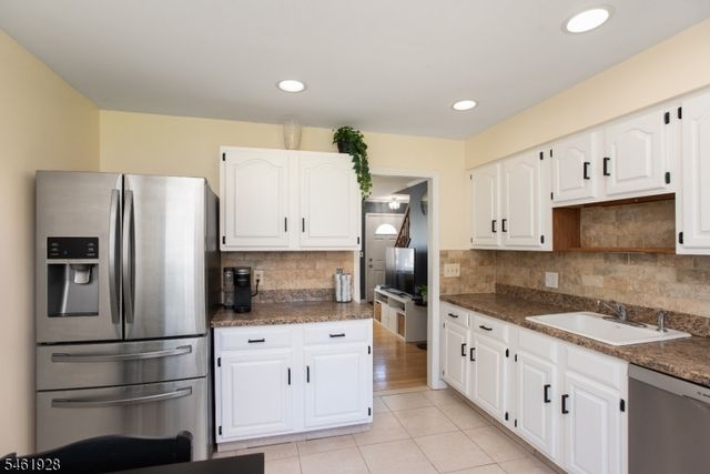 102 Gold St, Green Brook Twp., NJ 08812
