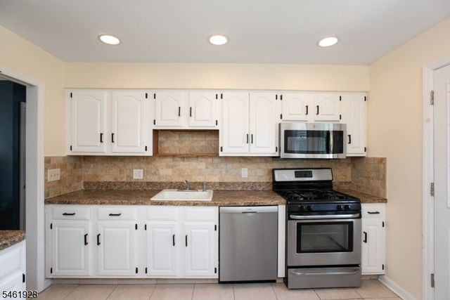 102 Gold St, Green Brook Twp., NJ 08812