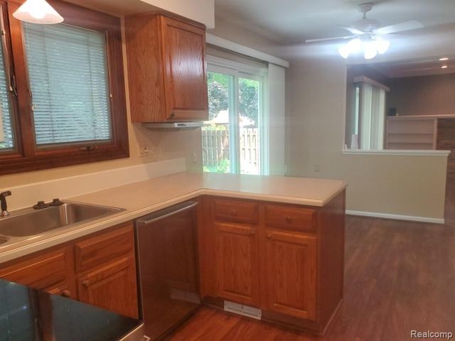 5057 Prentis Drive, Troy, MI 48085