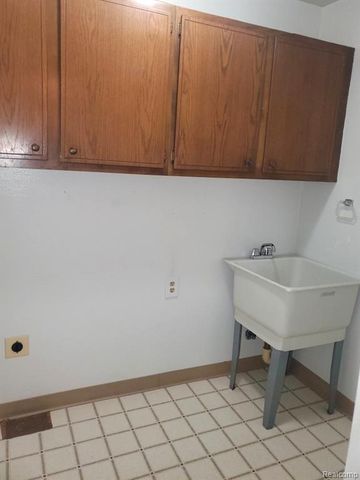 5057 Prentis Drive, Troy, MI 48085