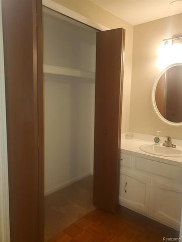 5057 Prentis Drive, Troy, MI 48085