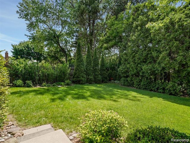 5057 Prentis Drive, Troy, MI 48085