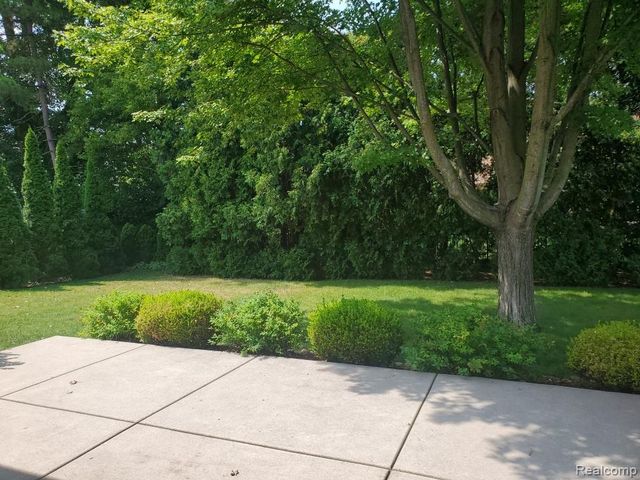 5057 Prentis Drive, Troy, MI 48085