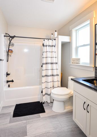 1029 Brandon Way, Phoenix, OR 97535