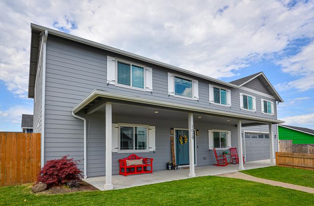 1029 Brandon Way, Phoenix, OR 97535
