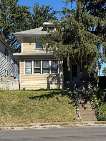 918 W Locust Street, Davenport, IA 52804