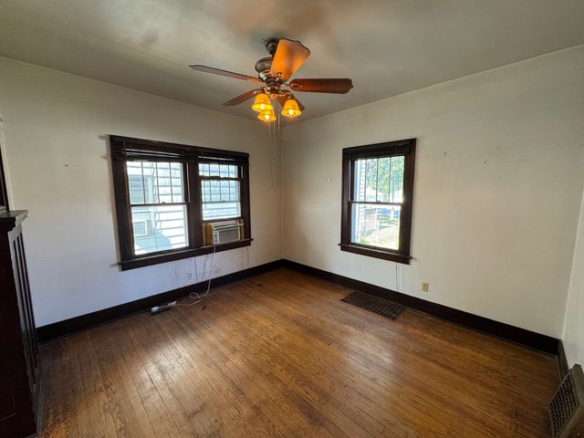 918 W Locust Street, Davenport, IA 52804