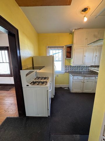 918 W Locust Street, Davenport, IA 52804