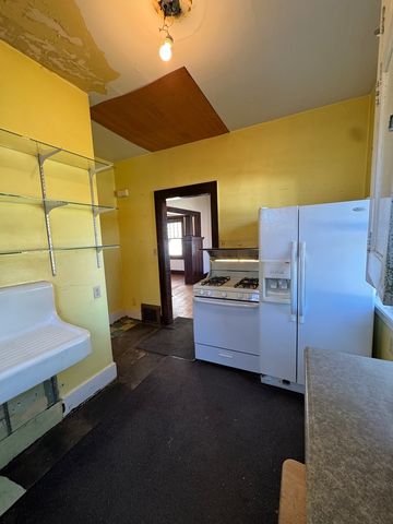 918 W Locust Street, Davenport, IA 52804