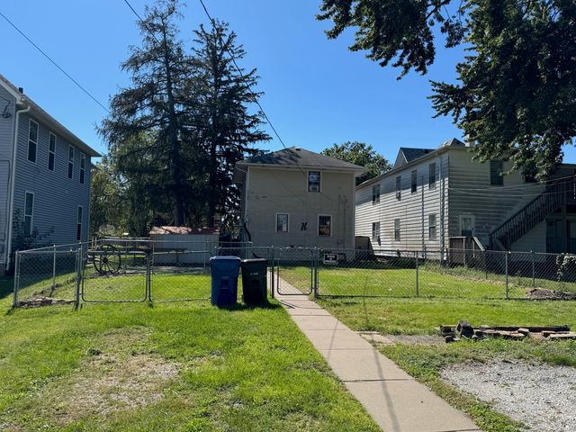 918 W Locust Street, Davenport, IA 52804