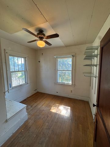 918 W Locust Street, Davenport, IA 52804