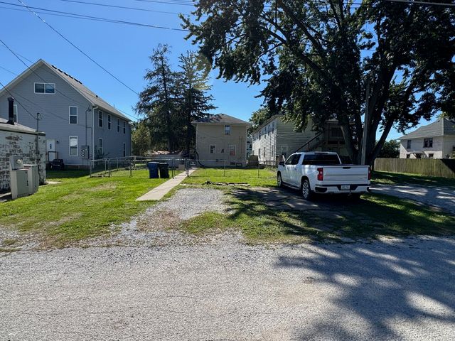 918 W Locust Street, Davenport, IA 52804