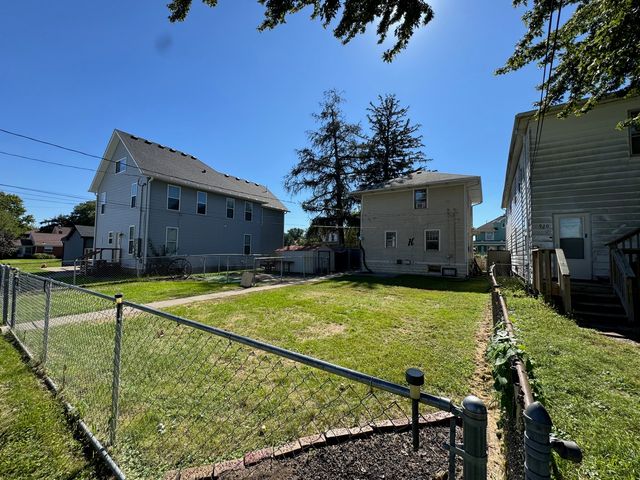 918 W Locust Street, Davenport, IA 52804