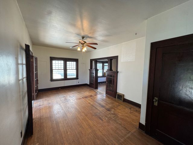 918 W Locust Street, Davenport, IA 52804
