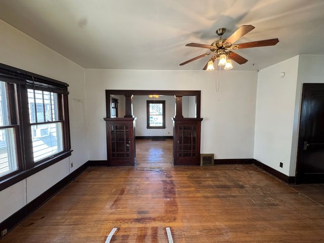 918 W Locust Street, Davenport, IA 52804