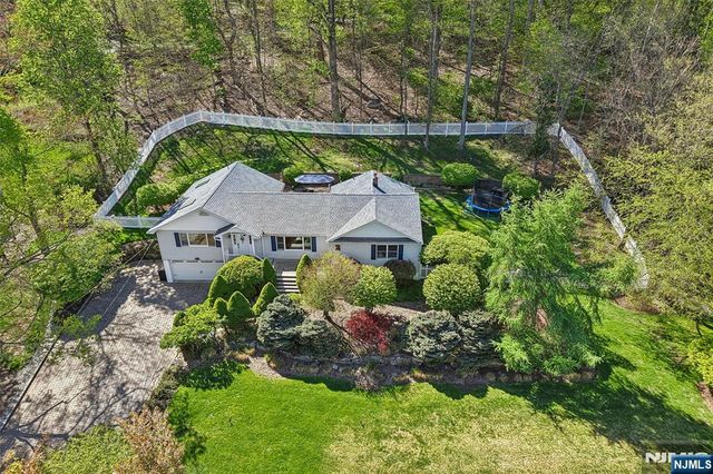 63 Danebury Downs, Upper Saddle River, NJ 07458