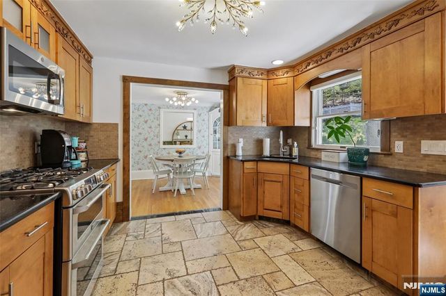 63 Danebury Downs, Upper Saddle River, NJ 07458