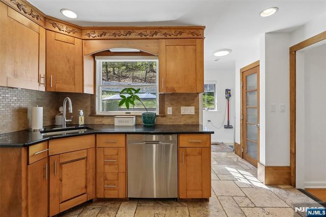 63 Danebury Downs, Upper Saddle River, NJ 07458