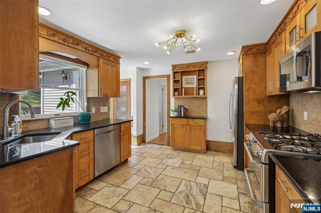 63 Danebury Downs, Upper Saddle River, NJ 07458