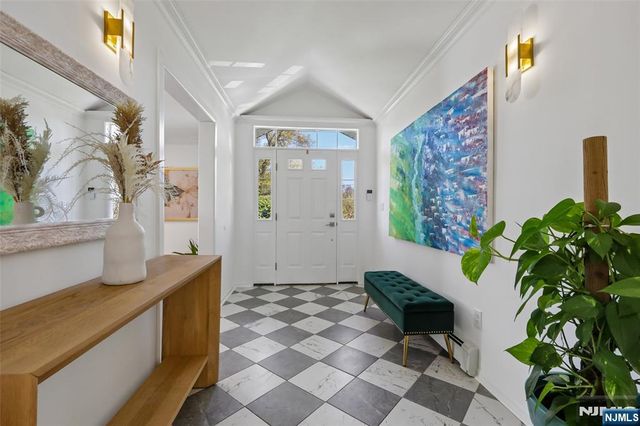 63 Danebury Downs, Upper Saddle River, NJ 07458