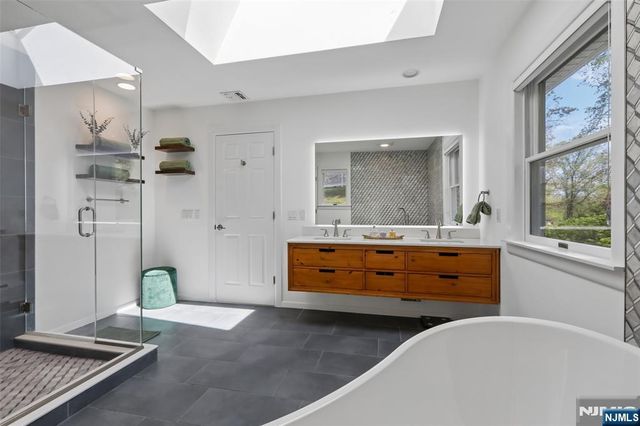 63 Danebury Downs, Upper Saddle River, NJ 07458