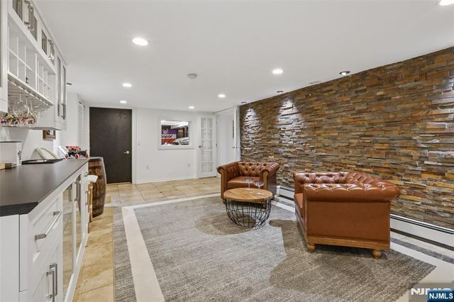 63 Danebury Downs, Upper Saddle River, NJ 07458