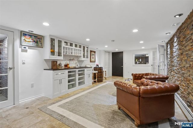 63 Danebury Downs, Upper Saddle River, NJ 07458