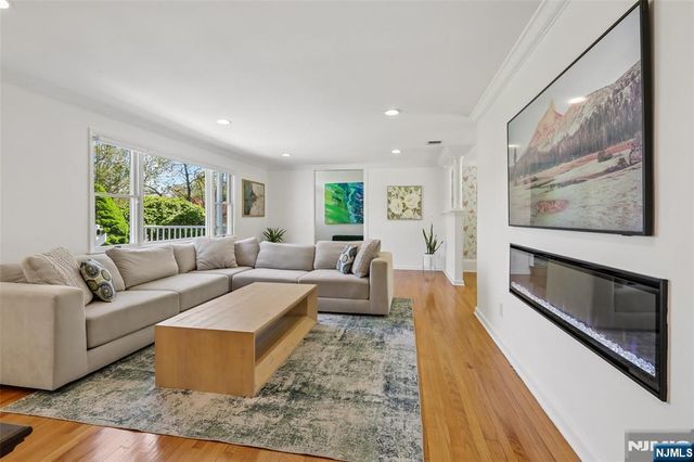 63 Danebury Downs, Upper Saddle River, NJ 07458