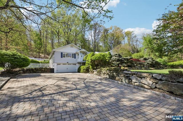 63 Danebury Downs, Upper Saddle River, NJ 07458