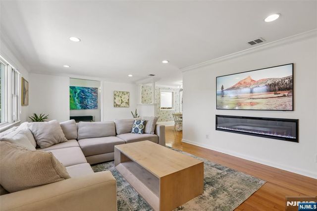 63 Danebury Downs, Upper Saddle River, NJ 07458