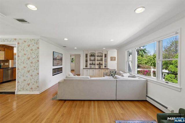 63 Danebury Downs, Upper Saddle River, NJ 07458