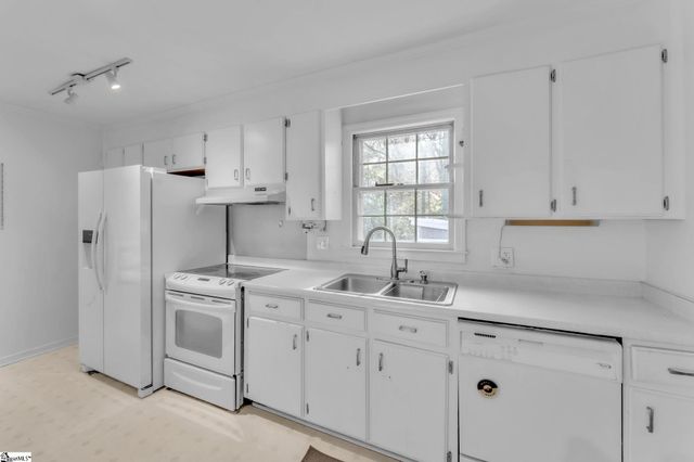 10 Trent Drive, Taylors, SC 29687