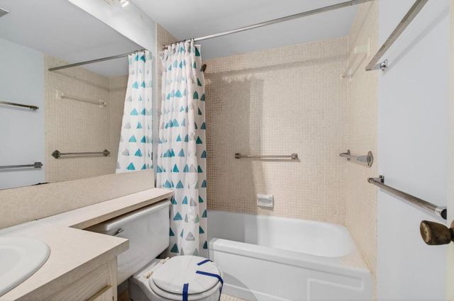 321 Fanshaw H, Boca Raton, FL 33434