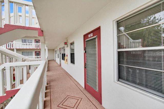 321 Fanshaw H, Boca Raton, FL 33434