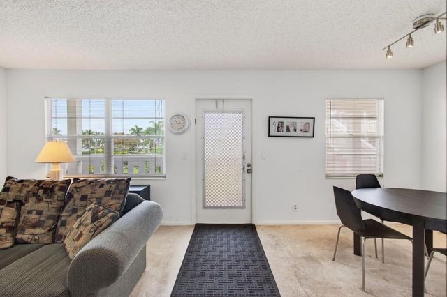 321 Fanshaw H, Boca Raton, FL 33434