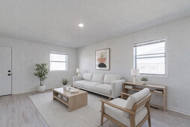 7035 W Newell St, Wichita, KS 67212