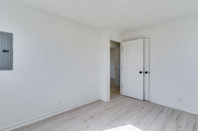 7035 W Newell St, Wichita, KS 67212