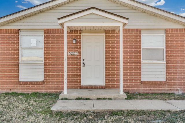 7035 W Newell St, Wichita, KS 67212
