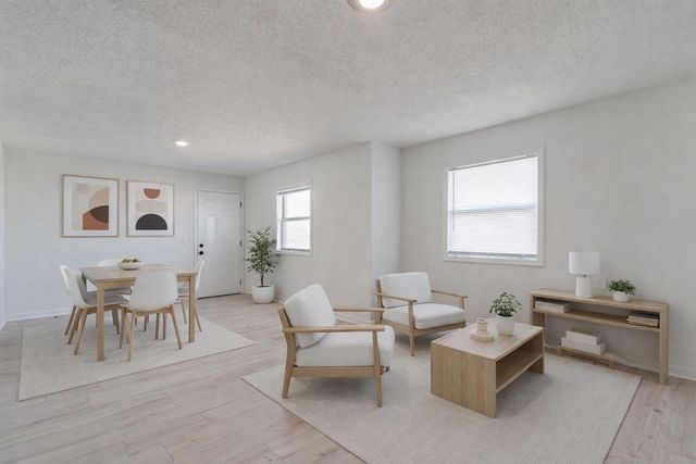 7035 W Newell St, Wichita, KS 67212