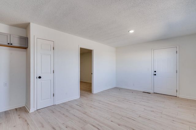 7035 W Newell St, Wichita, KS 67212