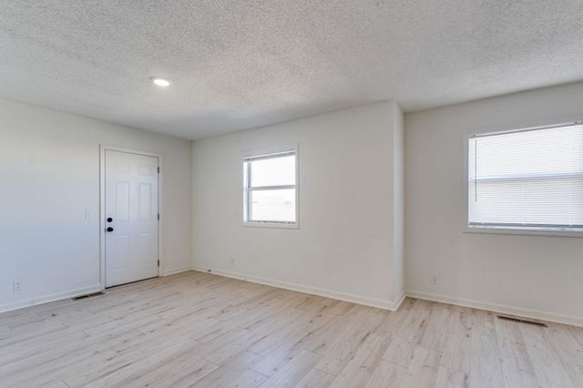 7035 W Newell St, Wichita, KS 67212