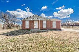 7035 W Newell St, Wichita, KS 67212