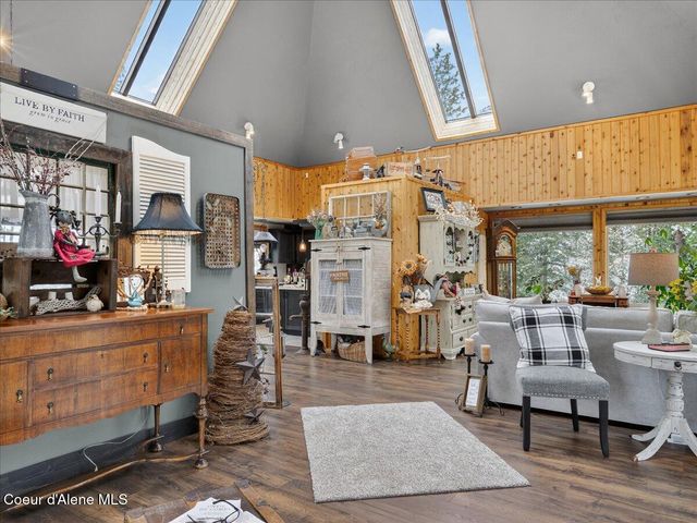 483 Paradise LN, Pinehurst, ID 83850