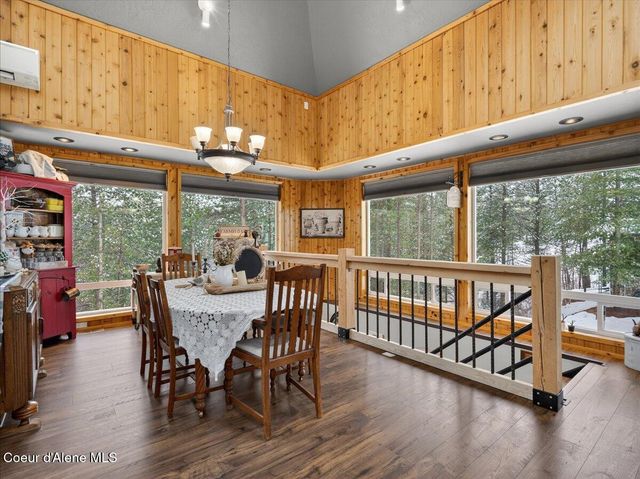 483 Paradise LN, Pinehurst, ID 83850